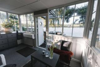 Serene lakeside cabin next to the sea just 10 minutes from Stockholm city - Solna - 0