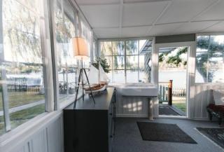 Serene lakeside cabin next to the sea just 10 minutes from Stockholm city - 3