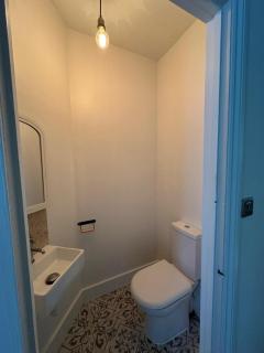 Stylish Four-Bed Haven Near Greenwich - Plumstead - 9