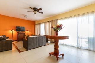 Cheerful 4 Bedroom house with Swimming Pool - 0