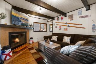Walk to Ski Slopes, Hot Tub, Fast WiFi, 2 Parking, Fenced Yard, Wash & Dryer, Fire Pit, Pet Friendly, BBQ, Hike, Golf, Zoo - Big Bear Lake - 6