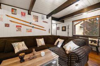 Walk to Ski Slopes, Hot Tub, Fast WiFi, 2 Parking, Fenced Yard, Wash & Dryer, Fire Pit, Pet Friendly, BBQ, Hike, Golf, Zoo - Big Bear Lake - 7
