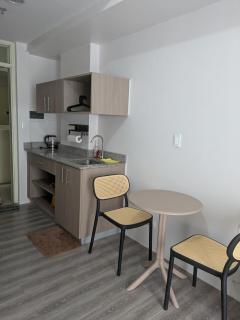 Cebu Airport budget Luxury living Rest& Fly at Amani Grand Resort - Pusok - 1
