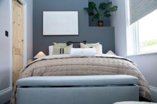 Sleeps 14 The Old Trafford Family Zen by Genesis Living - Manchester - 0