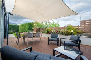 The Jolie - A Retreat in the City in an Entire House - 9