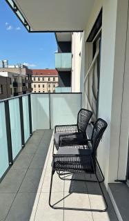 Spacious urban apartment with terrace - Prague - 5