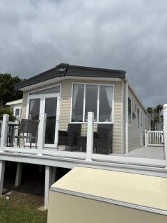 2 Bed, 2 Bathroom, modern Caravan with Sea views! - Lytchett Minster - 0