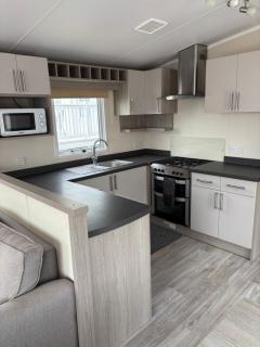 2 Bed, 2 Bathroom, modern Caravan with Sea views! - Lytchett Minster - 2