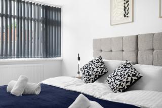 Stylish 2 Bedroom Serviced House in Slough - 6
