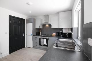 Stylish 2 Bedroom Serviced House in Slough - Slough - 8