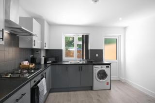 Stylish 2 Bedroom Serviced House in Slough - Slough - 7