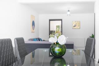 Stylish 2 Bedroom Serviced House in Slough - Slough - 1