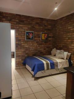 The Golden Palace Guesthouse - Balfour - 4