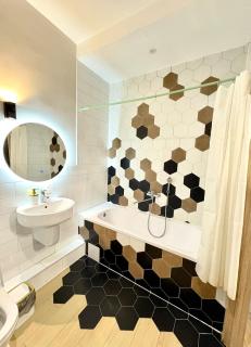 Trendy interior, in the heart of the city - Almaty - 7