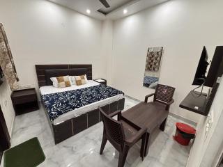 Hotel Indirapuram Residency - Ghaziabad - 8