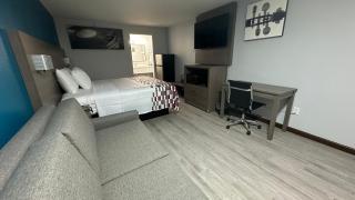 Camden Country Inn - 8