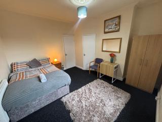 Simple Lodge - Wakefield - 0