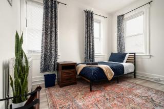 Whole House Near NYC and Transit with Game Room Fire Pit and King Bed - New Rochelle - 5