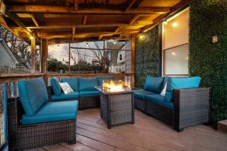 Whole House Near NYC and Transit with Game Room Fire Pit and King Bed - New Rochelle - 4