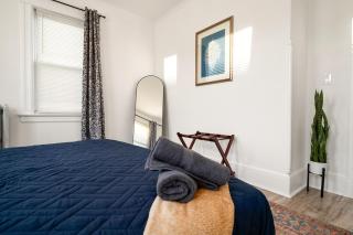 Whole House Near NYC and Transit with Game Room Fire Pit and King Bed - New Rochelle - 8