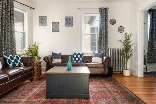 Whole House Near NYC and Transit with Game Room Fire Pit and King Bed - New Rochelle - 7