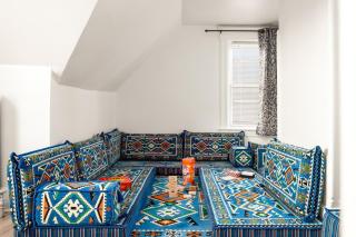 Whole House Near NYC and Transit with Game Room Fire Pit and King Bed - New Rochelle - 2