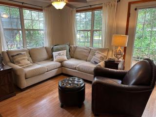 Beary Comfortable Cottage - - 3