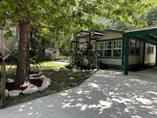 Beary Comfortable Cottage - - 8