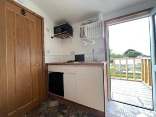 Morthana Shepherd Hut - Scorrier - 3