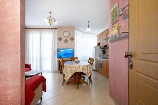 Top-Floor Seaview Apartment - 8