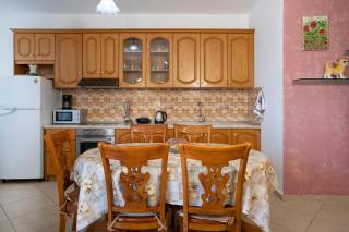 Top-Floor Seaview Apartment - 1