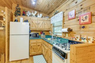 11 Mi to Dtwn Franklin Cabin with Porch! - Franklin - 3