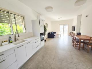 המקום של אסי - Assi's place - 3