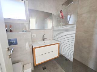 המקום של אסי - Assi's place - Oshrat - 7