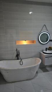5 Bedrooms and 5 Bathrooms Luxury Duplex With Private Swimming Pool - Lagos - 4