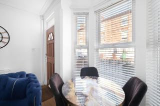 Radford 3 Bedroom and 1 Bathroom House - Nottingham - 8