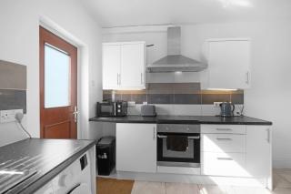 Radford 3 Bedroom and 1 Bathroom House - Nottingham - 3