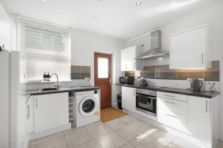 Radford 3 Bedroom and 1 Bathroom House - Nottingham - 2