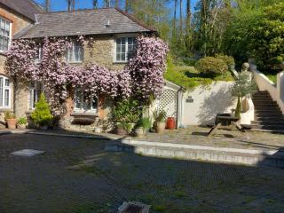 Sheplegh Court Charming Cottage and Pools within Stunning Grounds - Blackawton - 0