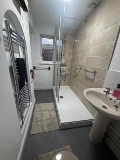 Modern 4BR Home in Dudley - Netherton - 5