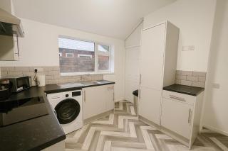 Modern 4BR Home in Dudley - Netherton - 9