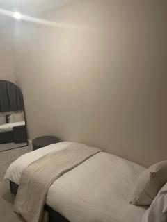 Modern 4BR Home in Dudley - Netherton - 3
