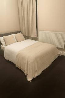 Modern 4BR Home in Dudley - Netherton - 1