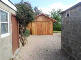 Best Tipi in Morayshire with Whisky Barrel Hot Tub - Coltfield - 3