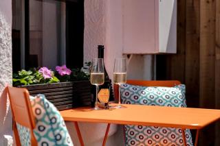 Romantic canal-side cottage with hot tub - Chester - 3