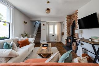 Romantic canal-side cottage with hot tub - Chester - 1