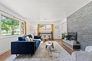 Entertainment Haven w Firepit, Games & Fenced Yard - Janesville - 7