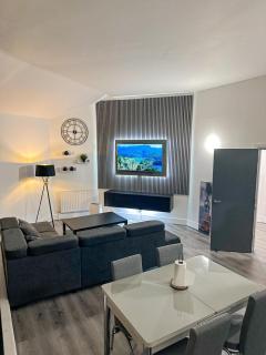 2 Bed Luxury Apartment Wapping - Moffat - 0