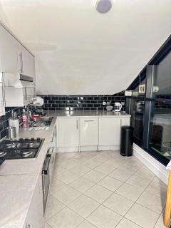 2 Bed Luxury Apartment Wapping - Moffat - 3