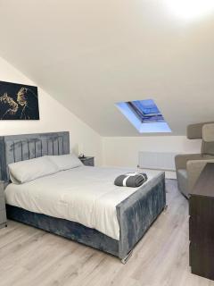 2 Bed Luxury Apartment Wapping - Moffat - 1